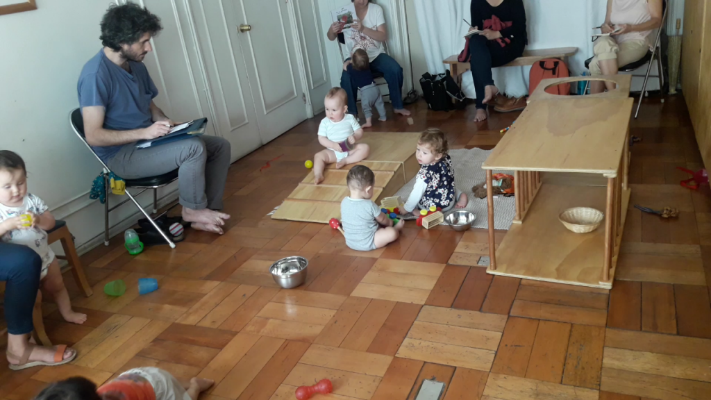 Juan observa a Bruno